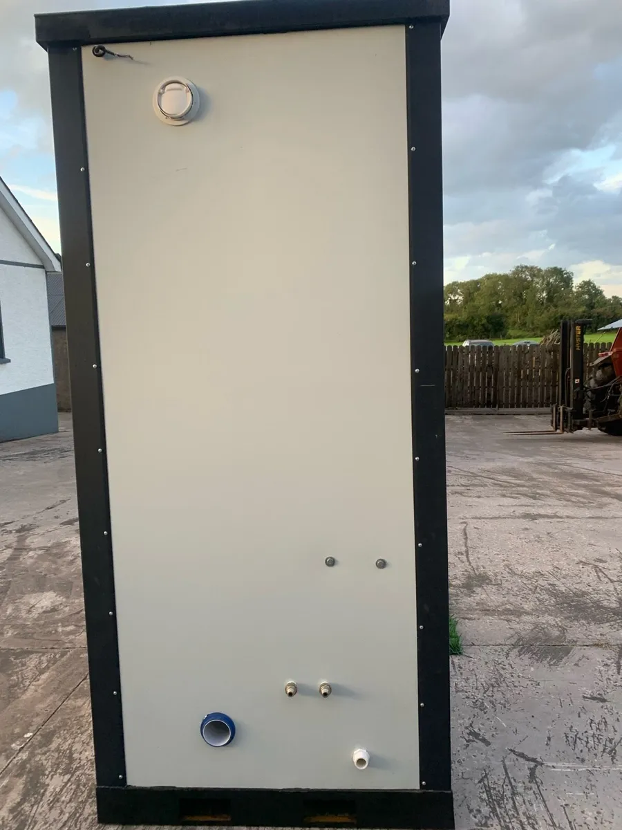 Toilet unit - Image 4