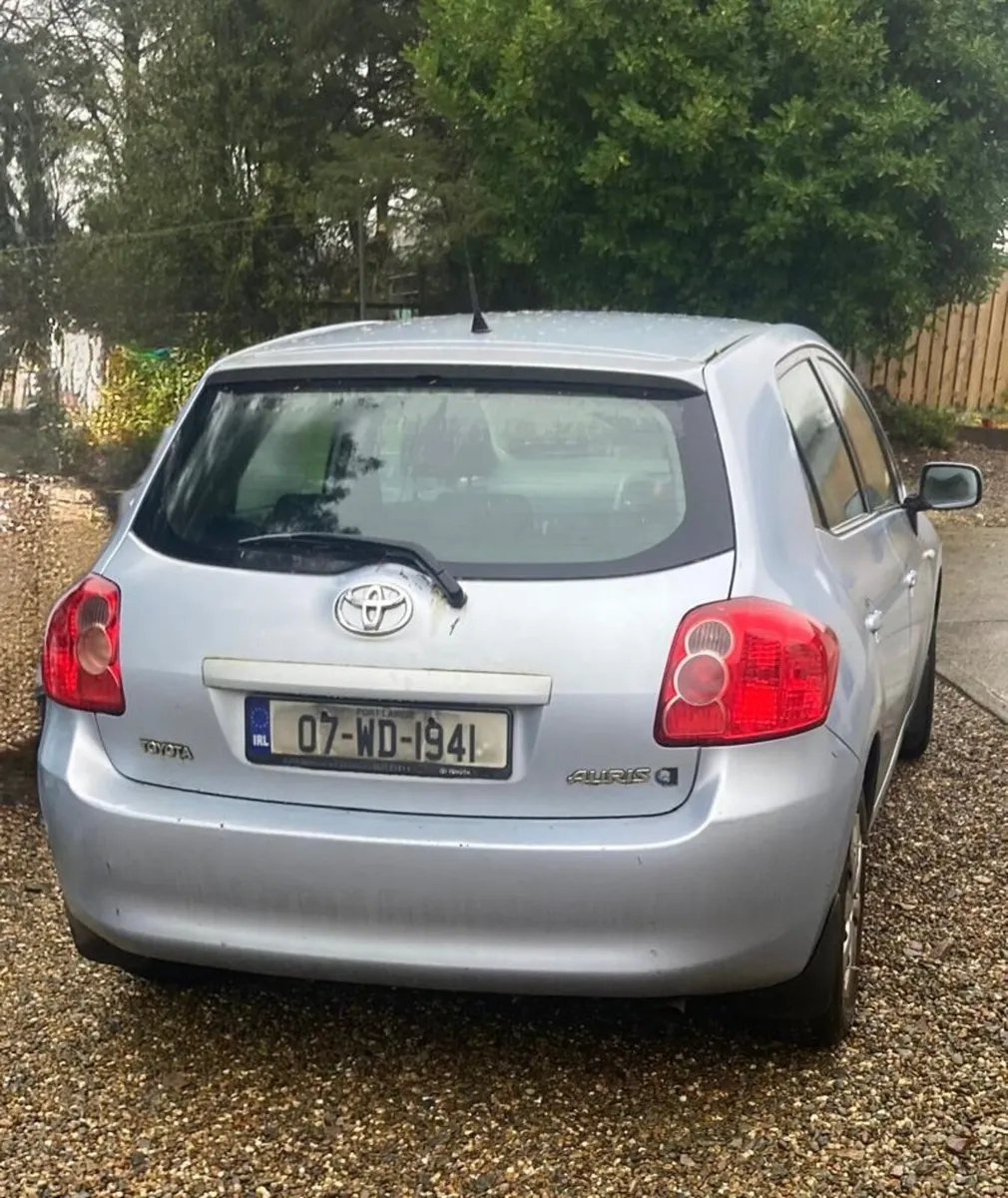 Toyota Auris 2007 - Image 2