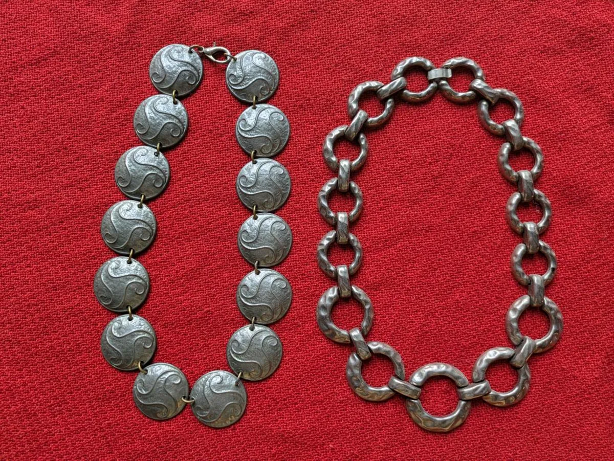 2 silvery Necklaces