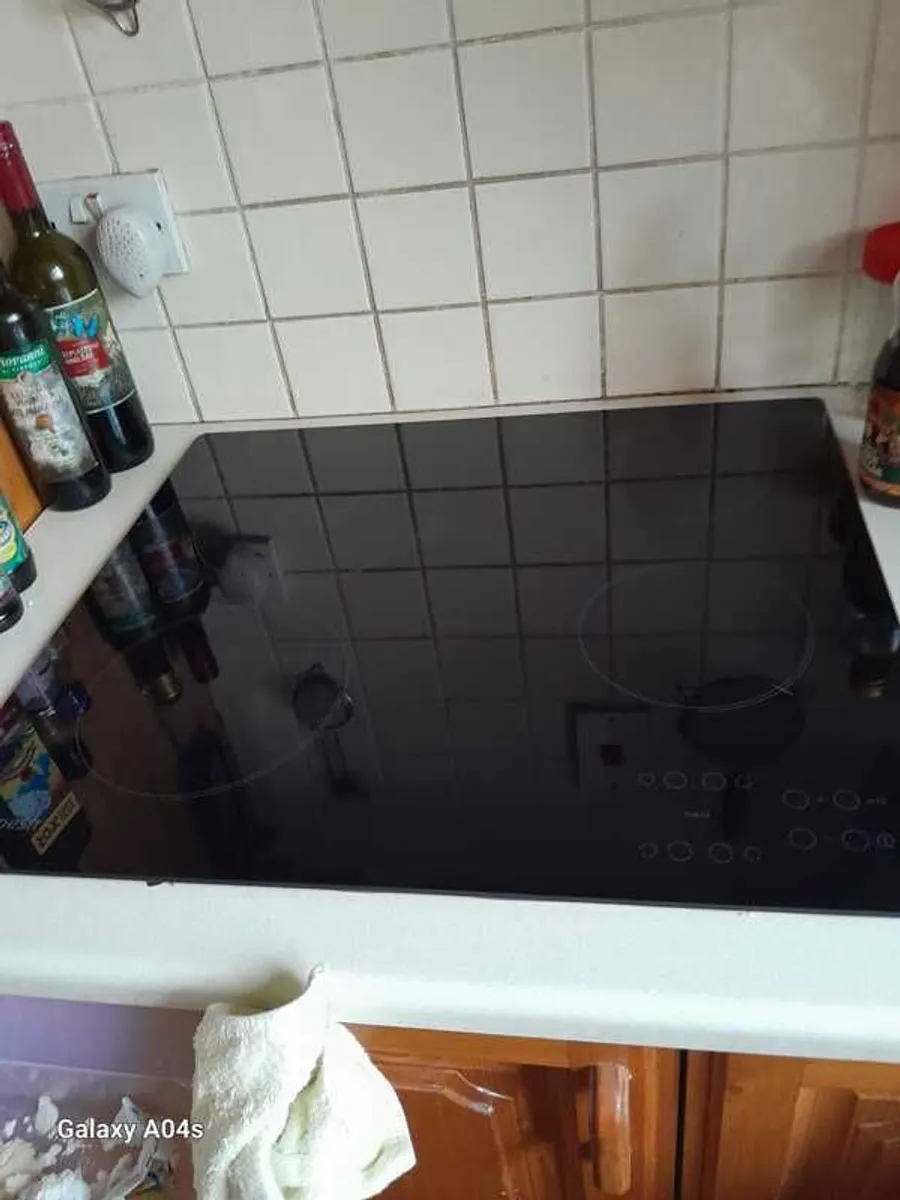 Indesit Touch Control Hob Nearly new - Image 2