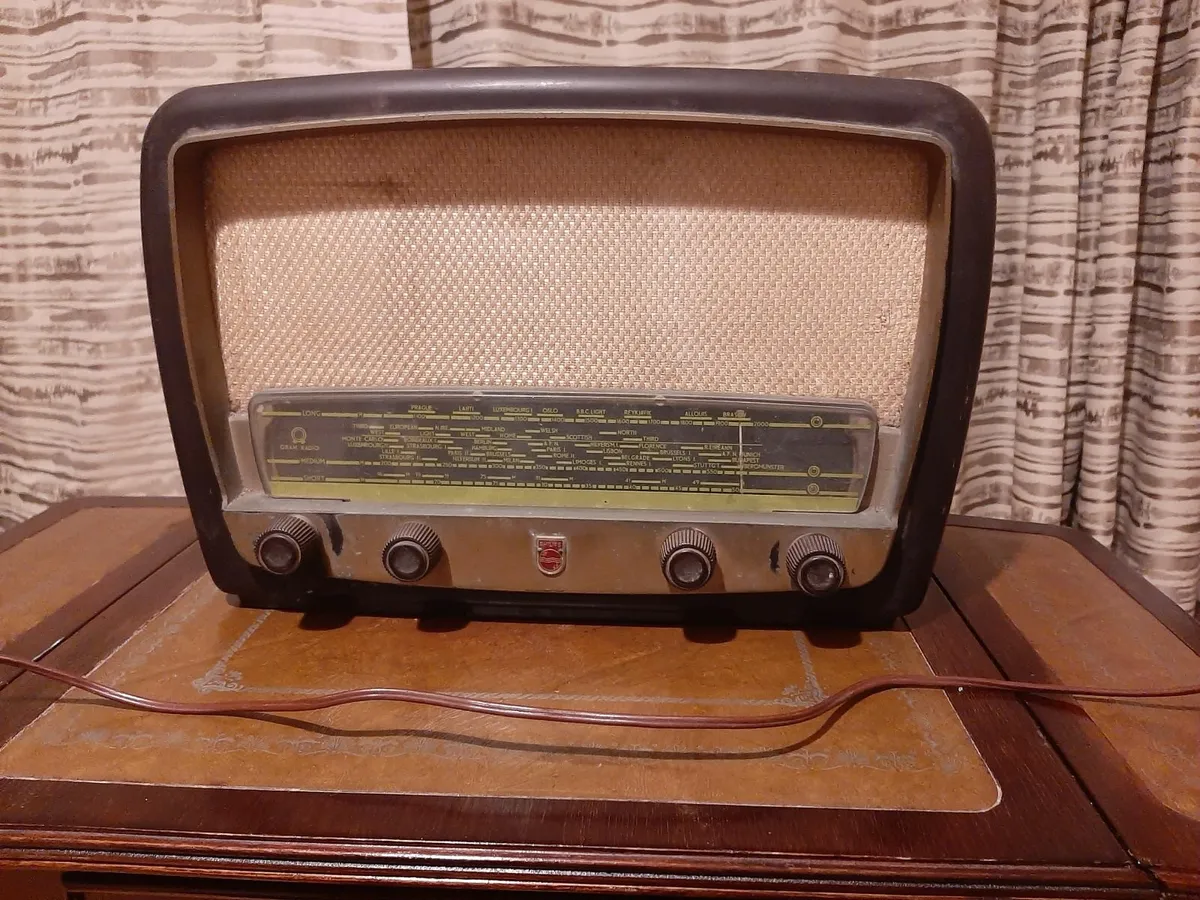 Vintage Philips Radio very old - Image 1