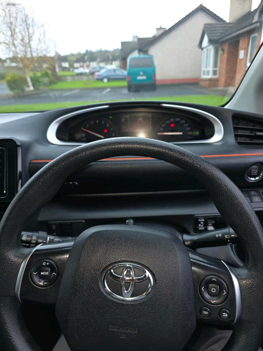 Wheelchair accessible car - Image 4