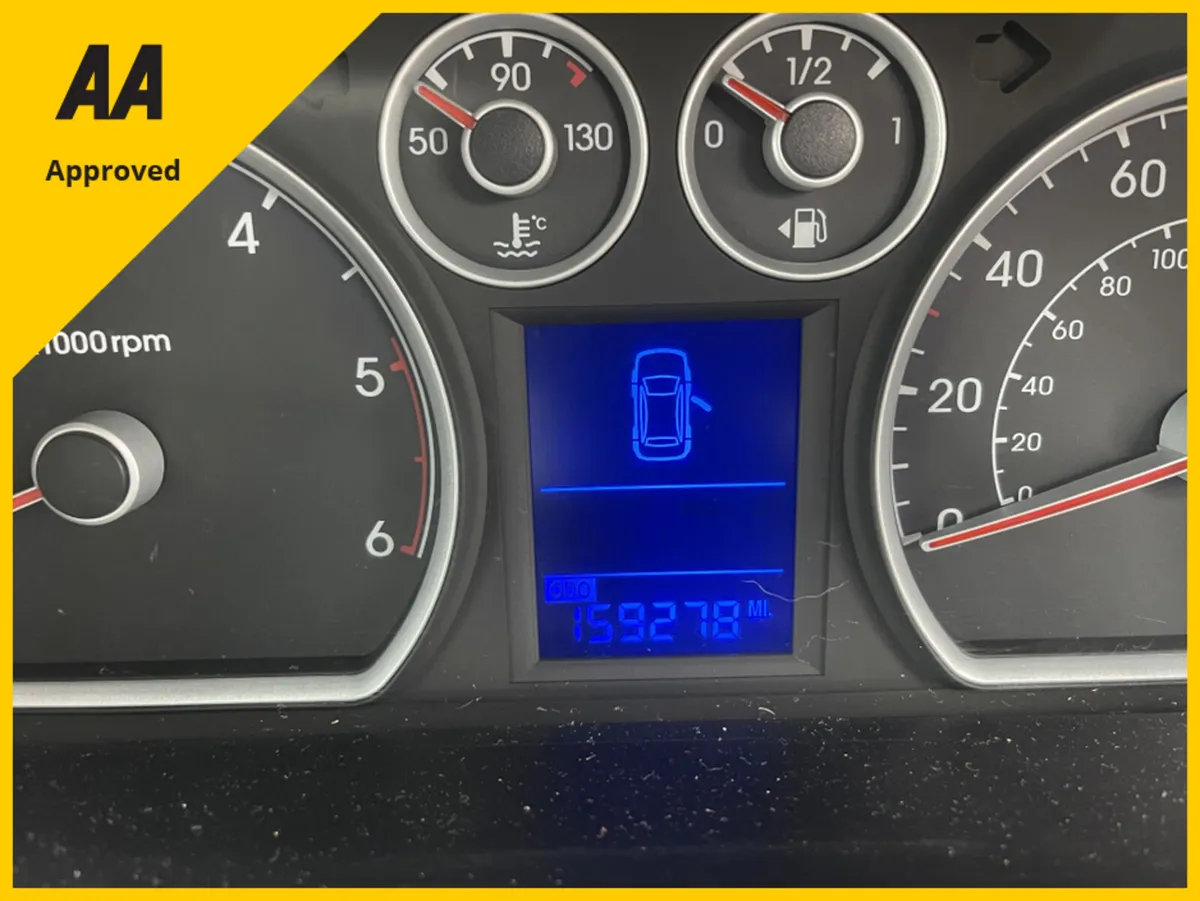 Hyundai i30 1.6 CRDI STYLE 5DR - Image 2