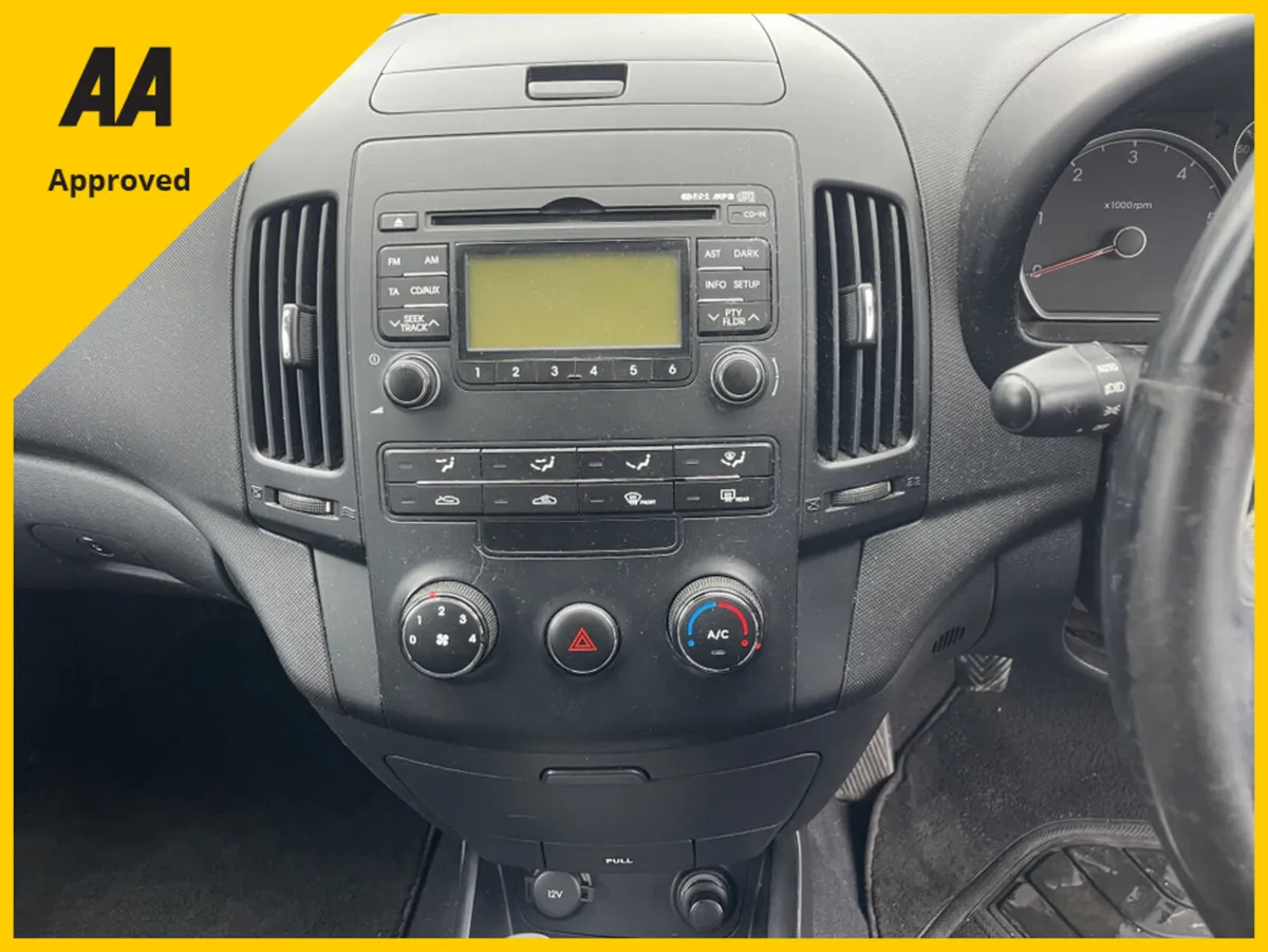 Hyundai i30 1.6 CRDI STYLE 5DR - Image 4