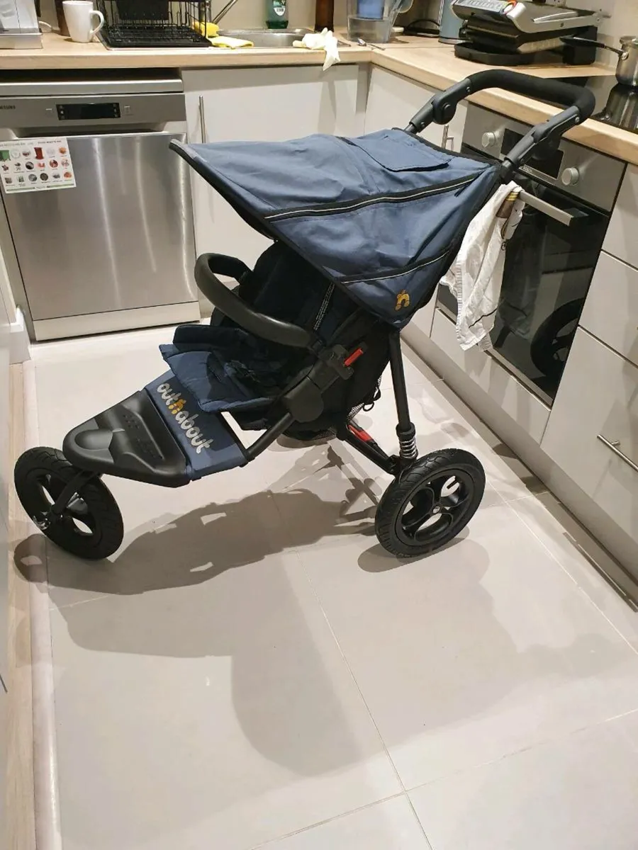 Out N About Single stroller very good condition - Image 2