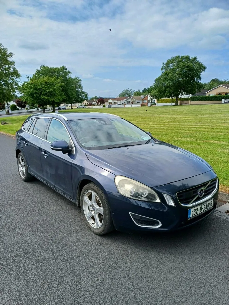Volvo v60 - Image 1