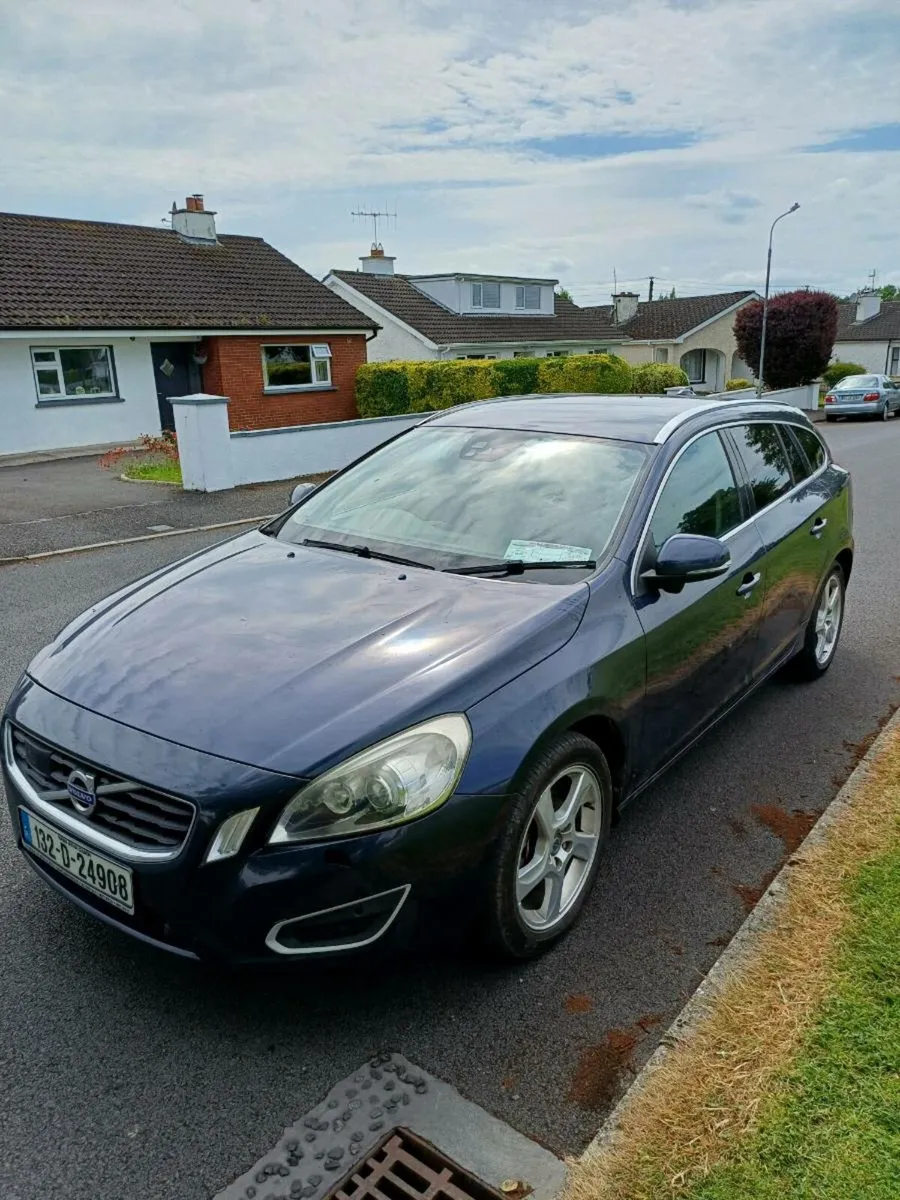 Volvo v60 - Image 2