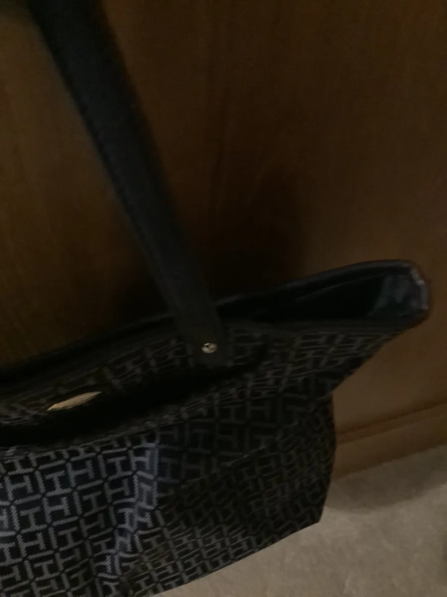 Tommy Hilfiger bag - Image 1