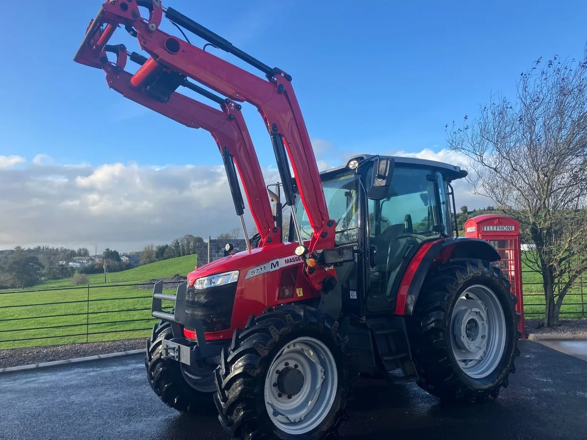 2022 MASSEY FERGUSON M5711 - Image 3
