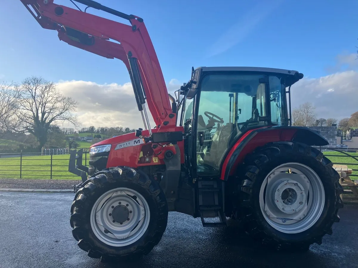 2022 MASSEY FERGUSON M5711 - Image 4