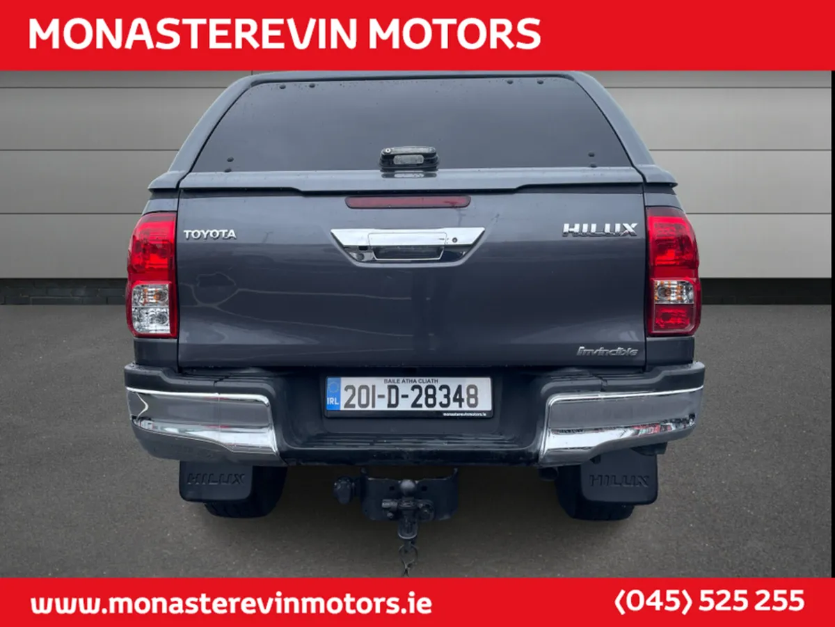 Toyota Hilux 2.4 D-4D INVINCIBLE 4WD D D/C 4DR - Image 4