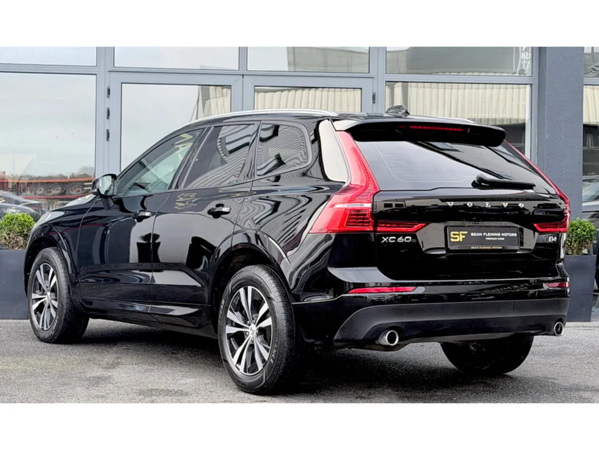 Volvo XC60 D4 MOMENTUM 5DR AUTO AT - Image 2