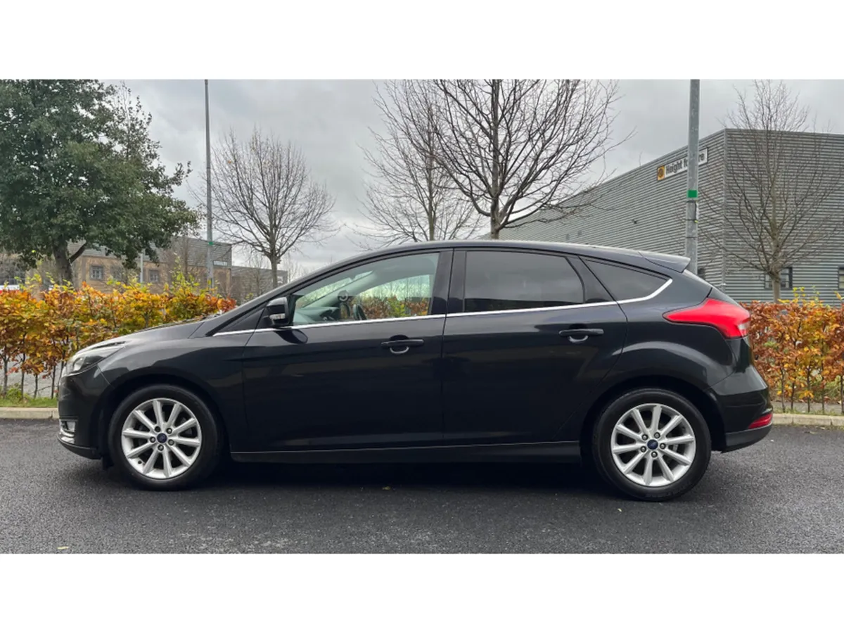 Ford Focus TITANIUM 1.6 TDCI *FULL SERVICE HISTORY - Image 2