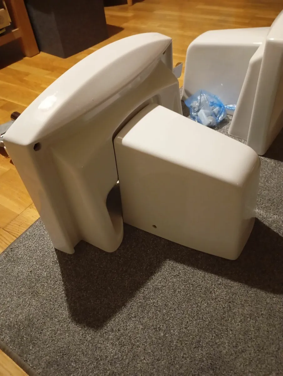 Cersanit Carina 50 washbasin with new  faucets - Image 3