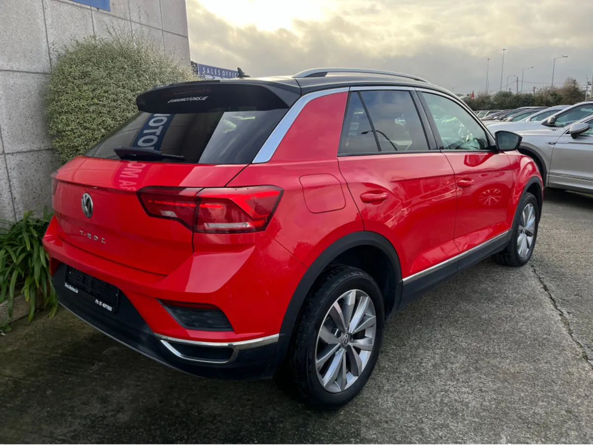 Volkswagen T-Roc STYLE AUTOMATIC 2.0 DIESEL //ADAP - Image 4