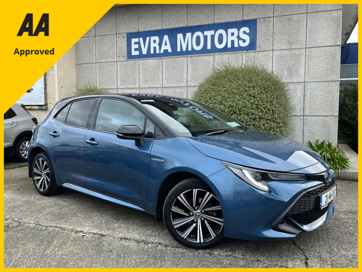 Toyota Corolla HATCHBACK HYBRID LUNA SPORT //HALF - Image 1
