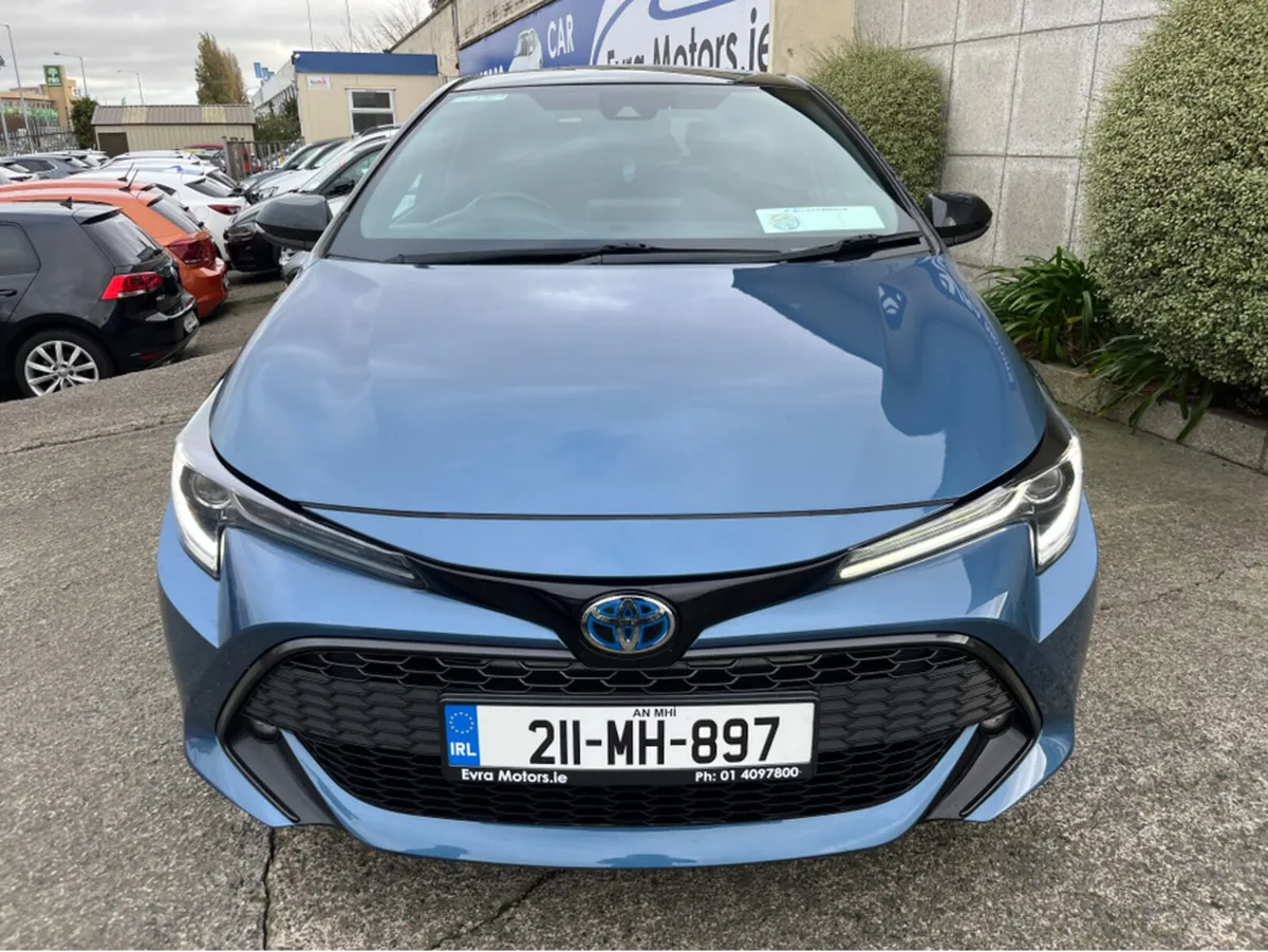 Toyota Corolla HATCHBACK HYBRID LUNA SPORT //HALF - Image 3