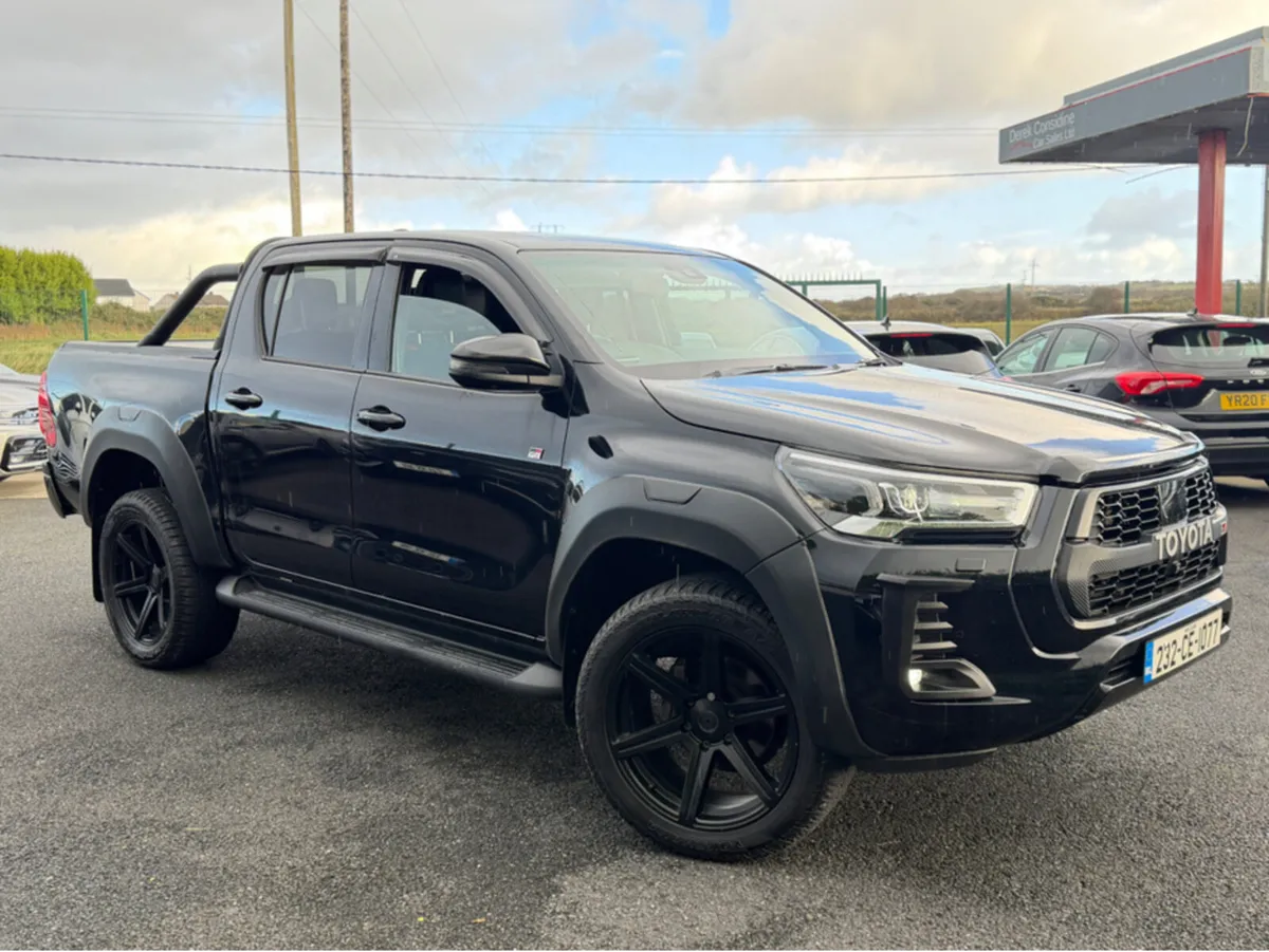 Toyota Hilux 2.8D4D GR SPORT 4WD D/C - Image 1