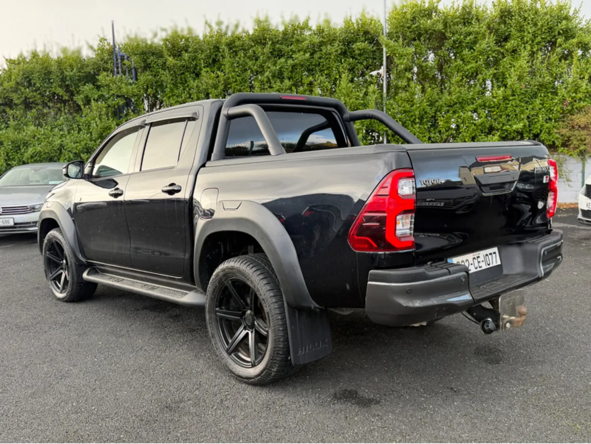 Toyota Hilux 2.8D4D GR SPORT 4WD D/C - Image 4