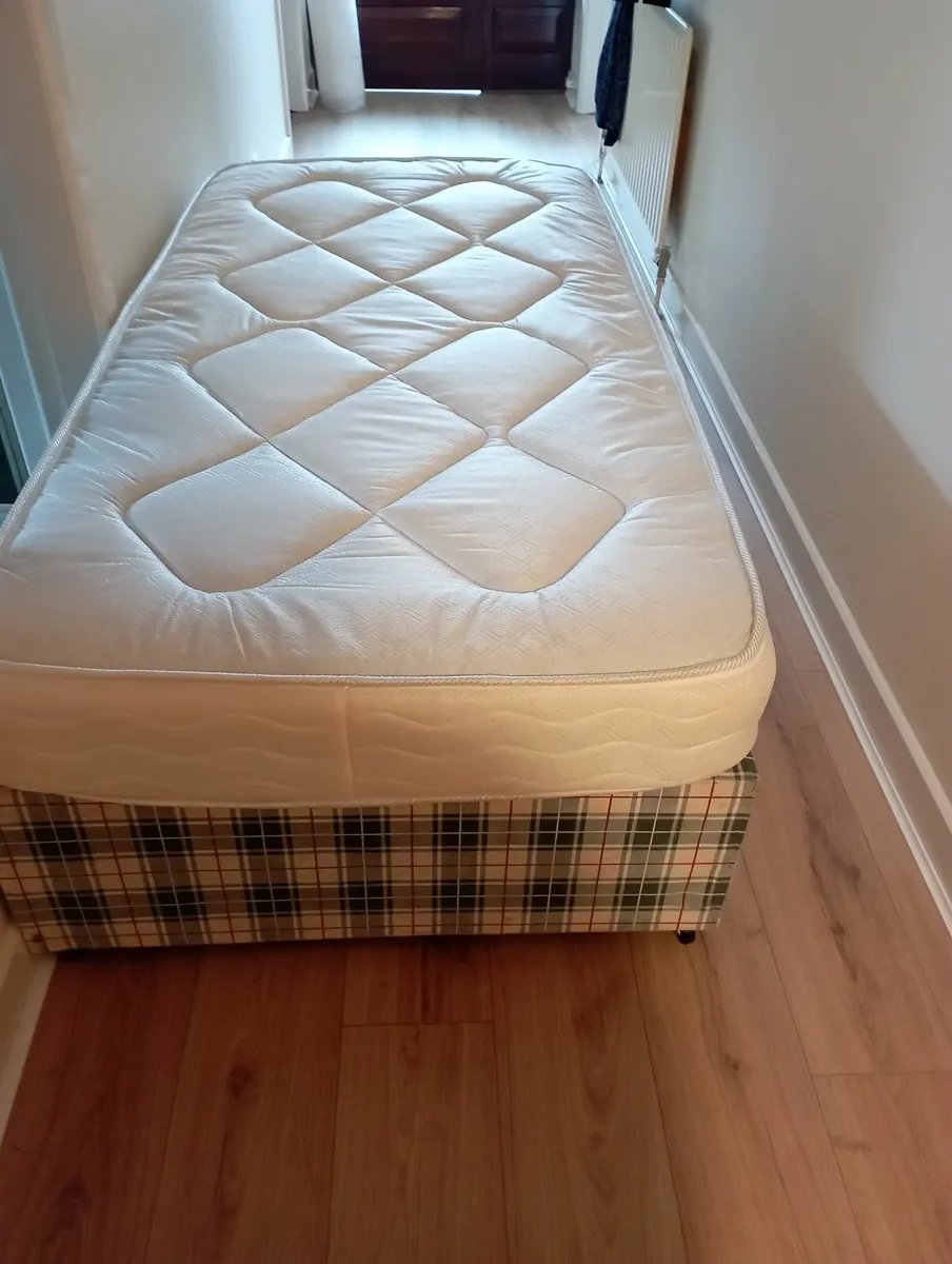 Single bed with mattress - Image 2