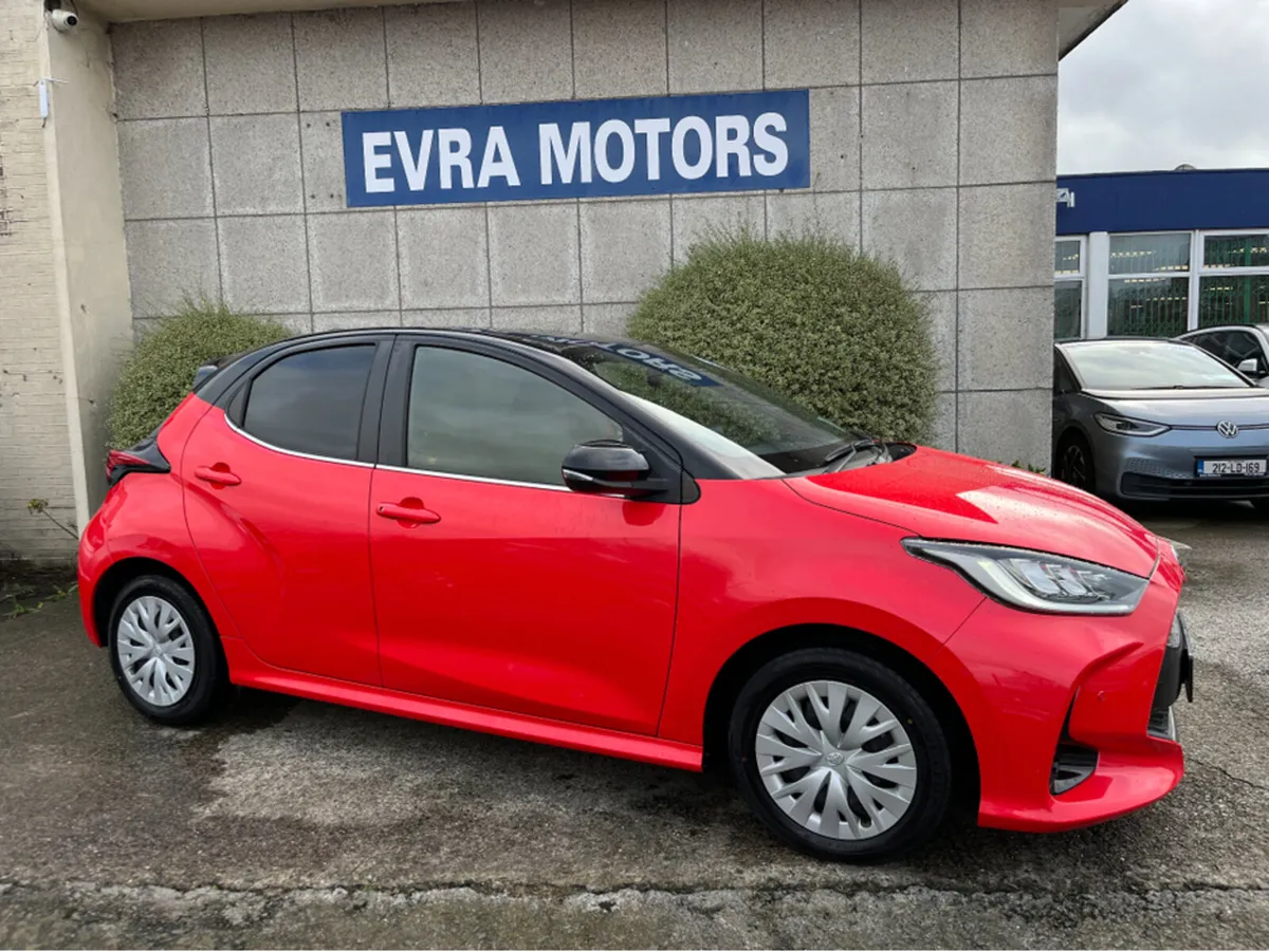 Toyota Yaris Z HYBRID AUTOMATIC 1.5 PETROL //HEATE - Image 3