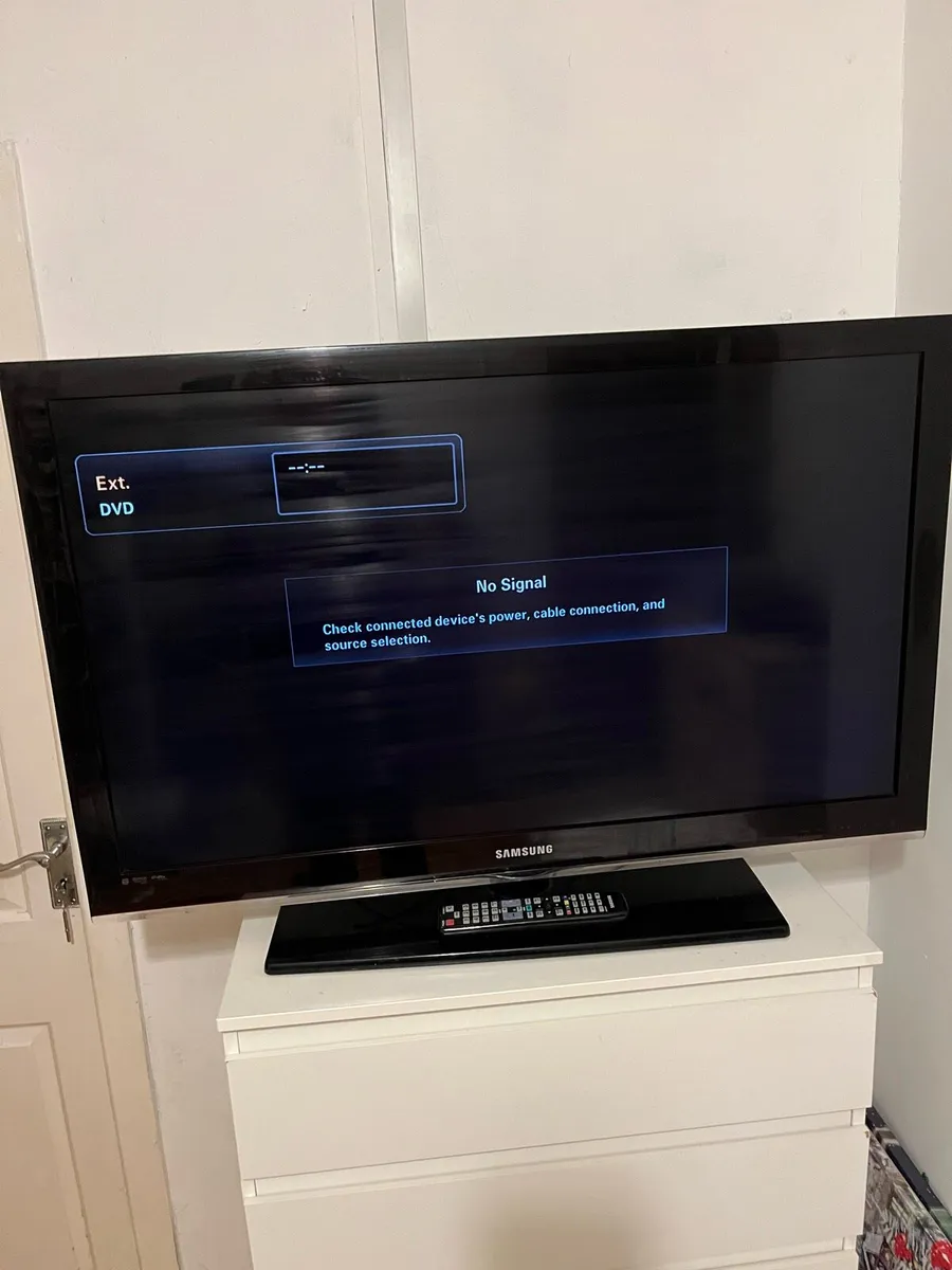 Samsung 40 Inch TV. With Original Remote. - Image 1