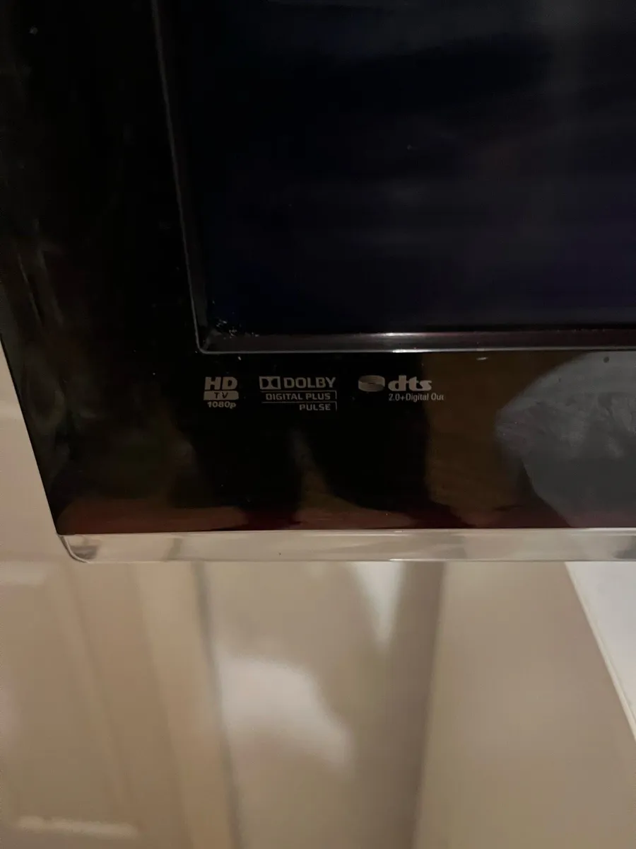 Samsung 40 Inch TV. With Original Remote. - Image 3