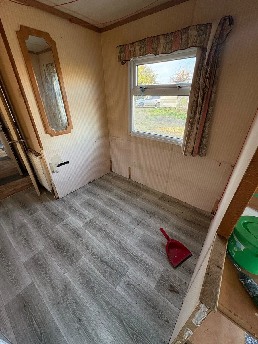 3 bedroom Mobile Home, Double glazed + central - Image 4
