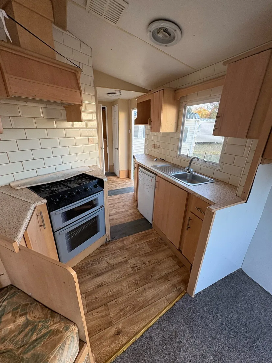 Mobile Home 2 bedroom 28x10 - Image 3