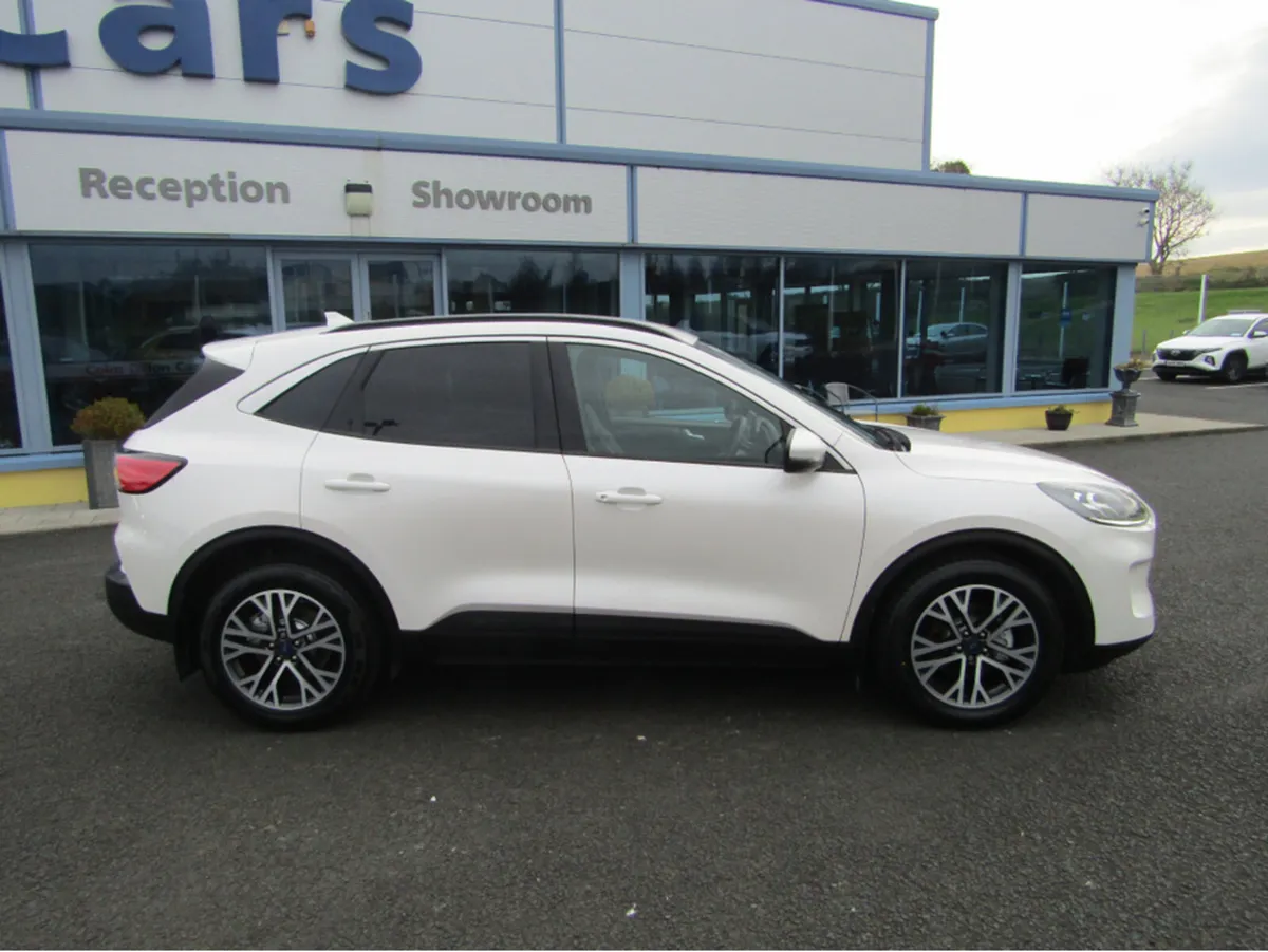Ford Kuga 1.5 TDCI TITANIUM ECOBLUE - Image 3