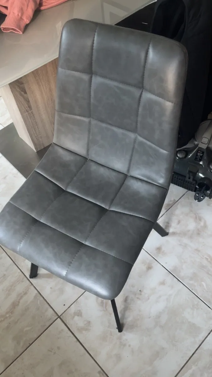 Lucci Dining Table €3k (Solid GLASS) - Image 3