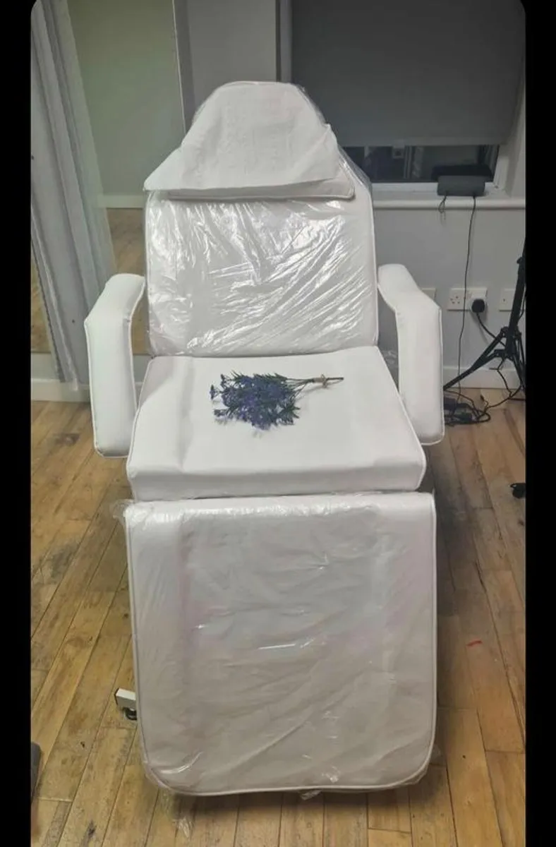 Beauty bed hydraulic - Image 1