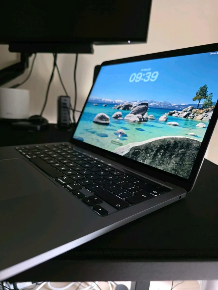 MacBook Pro M2 - Image 1