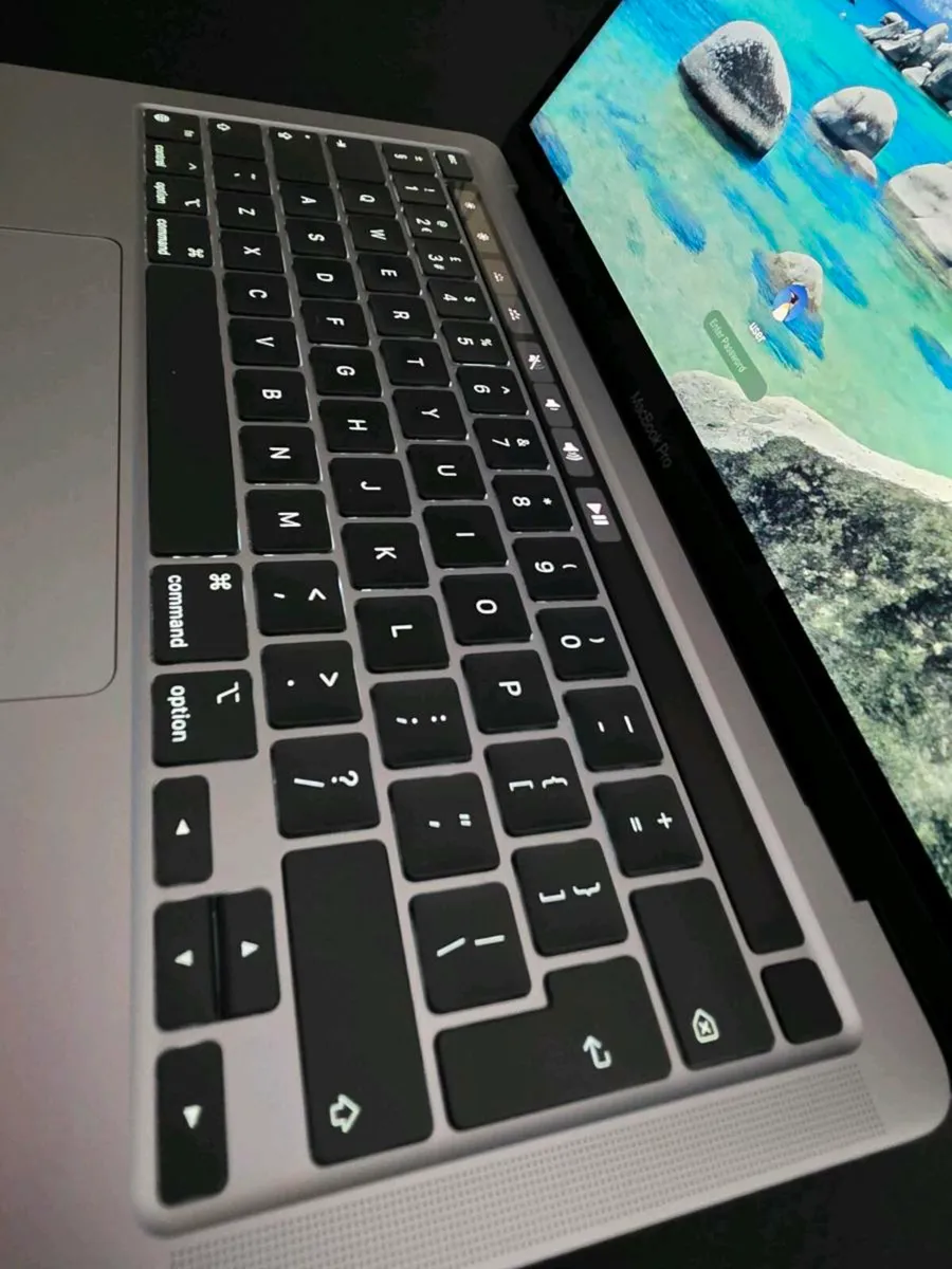 MacBook Pro M2 - Image 2