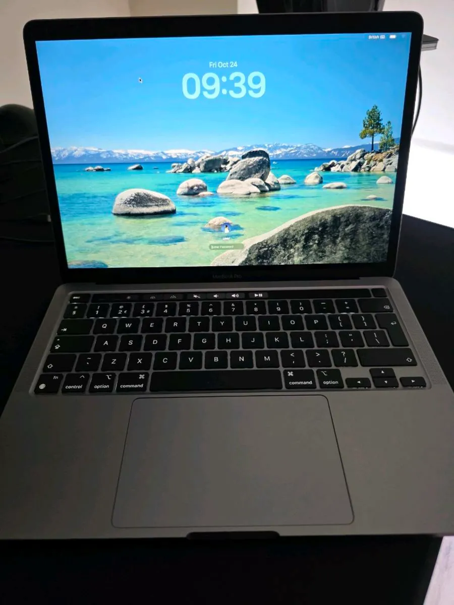 MacBook Pro M2 - Image 3