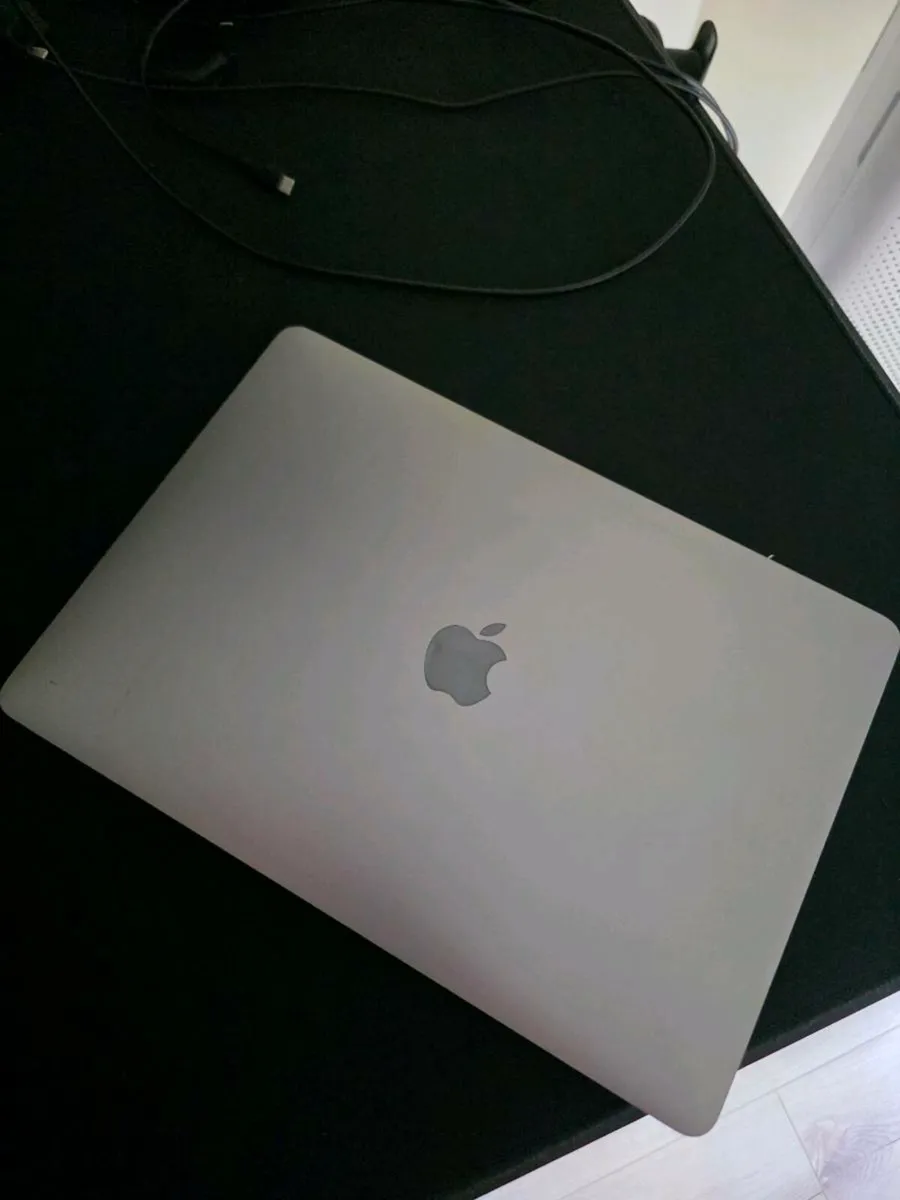 MacBook Pro M2 - Image 4