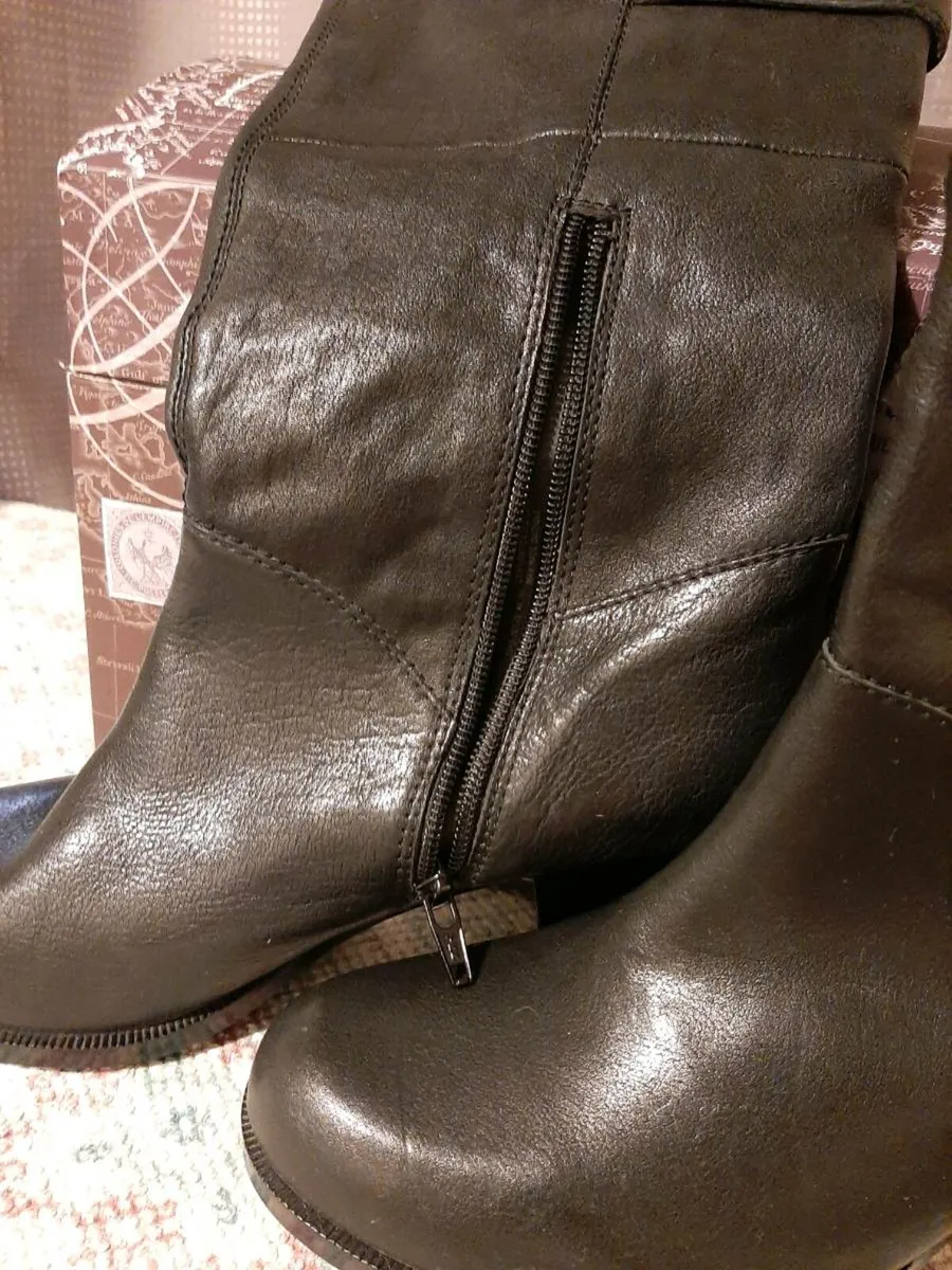 Boots new leather - Image 3