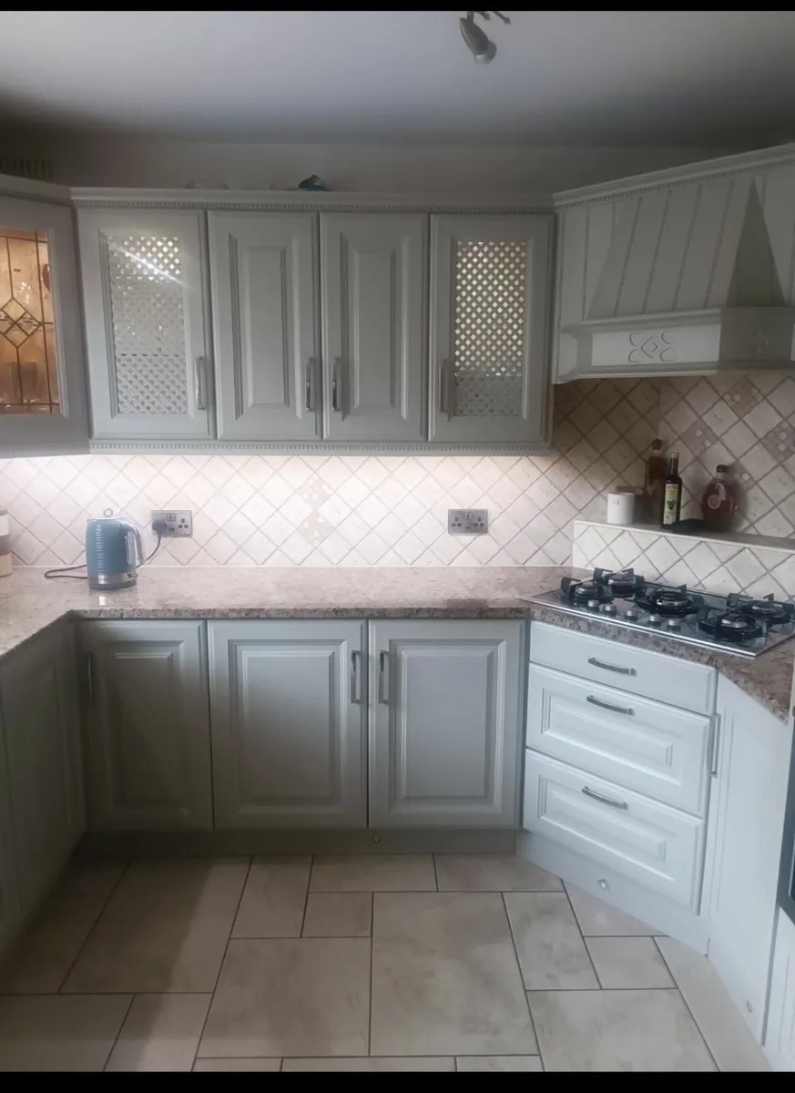 Kitchen with granite top - Image 1