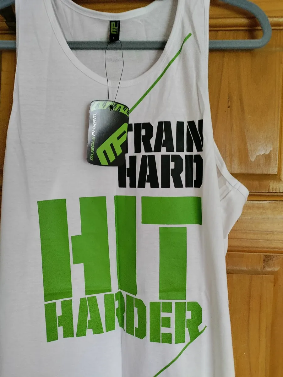 MusclePharm Gym vest top L New - Image 1