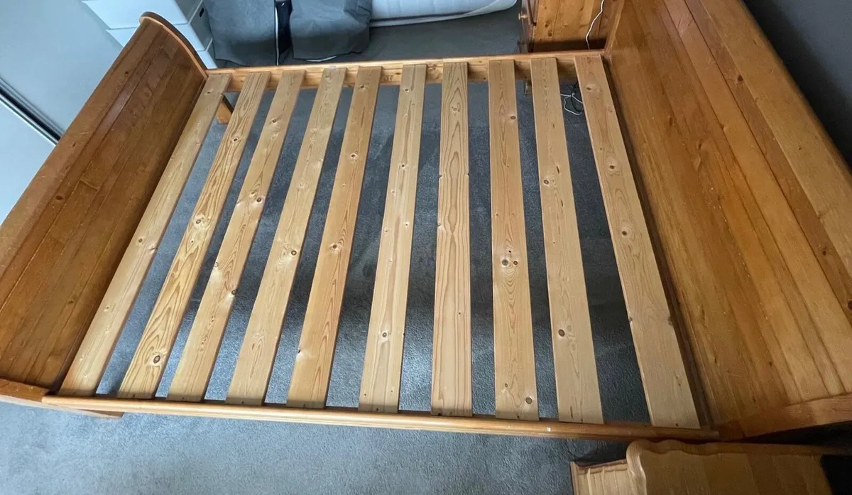 Solid pine sleigh bed - Image 2