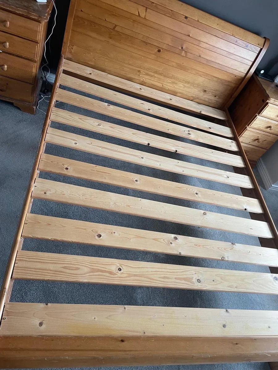 Solid pine sleigh bed - Image 3