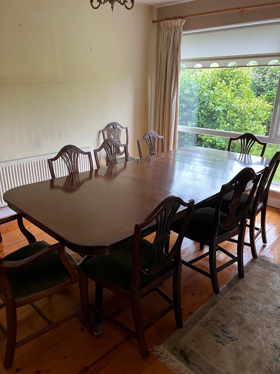 Beautiful solid mahogany dining table and chairs - Image 2