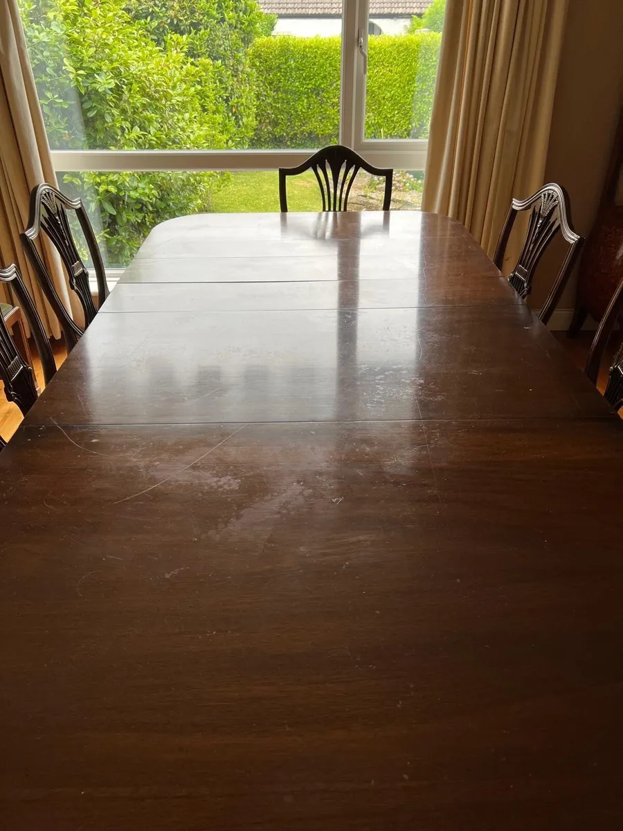 Beautiful solid mahogany dining table and chairs - Image 3