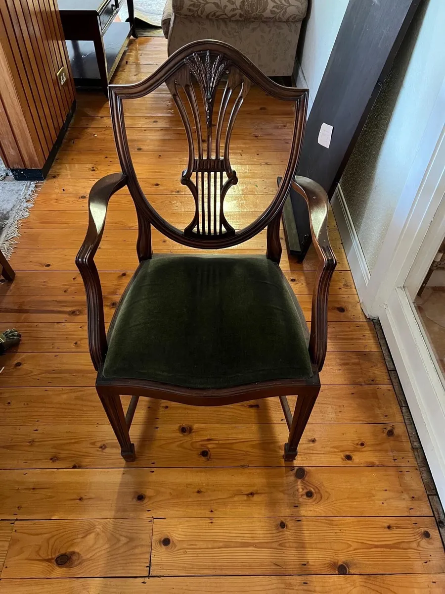 Beautiful solid mahogany dining table and chairs - Image 4