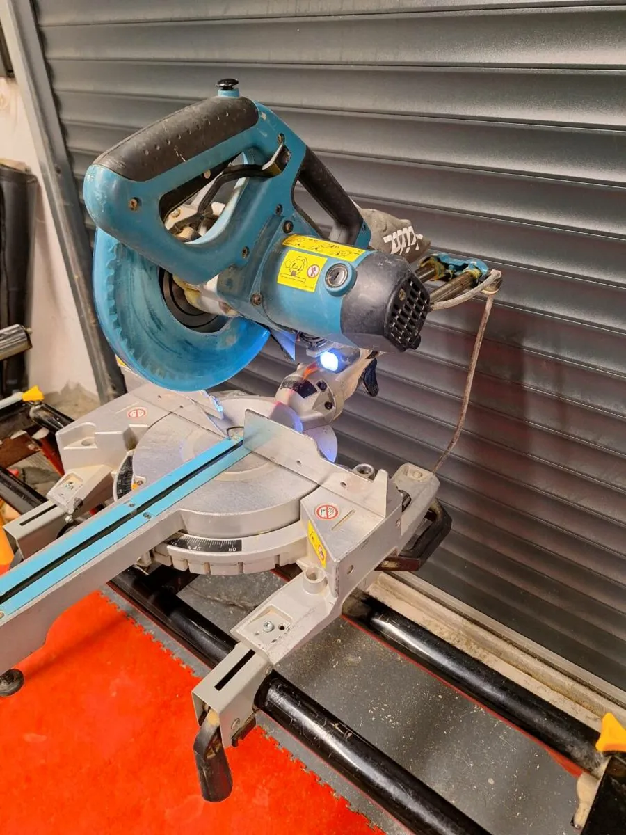 Makita Mitre Saw and Stand - Image 4