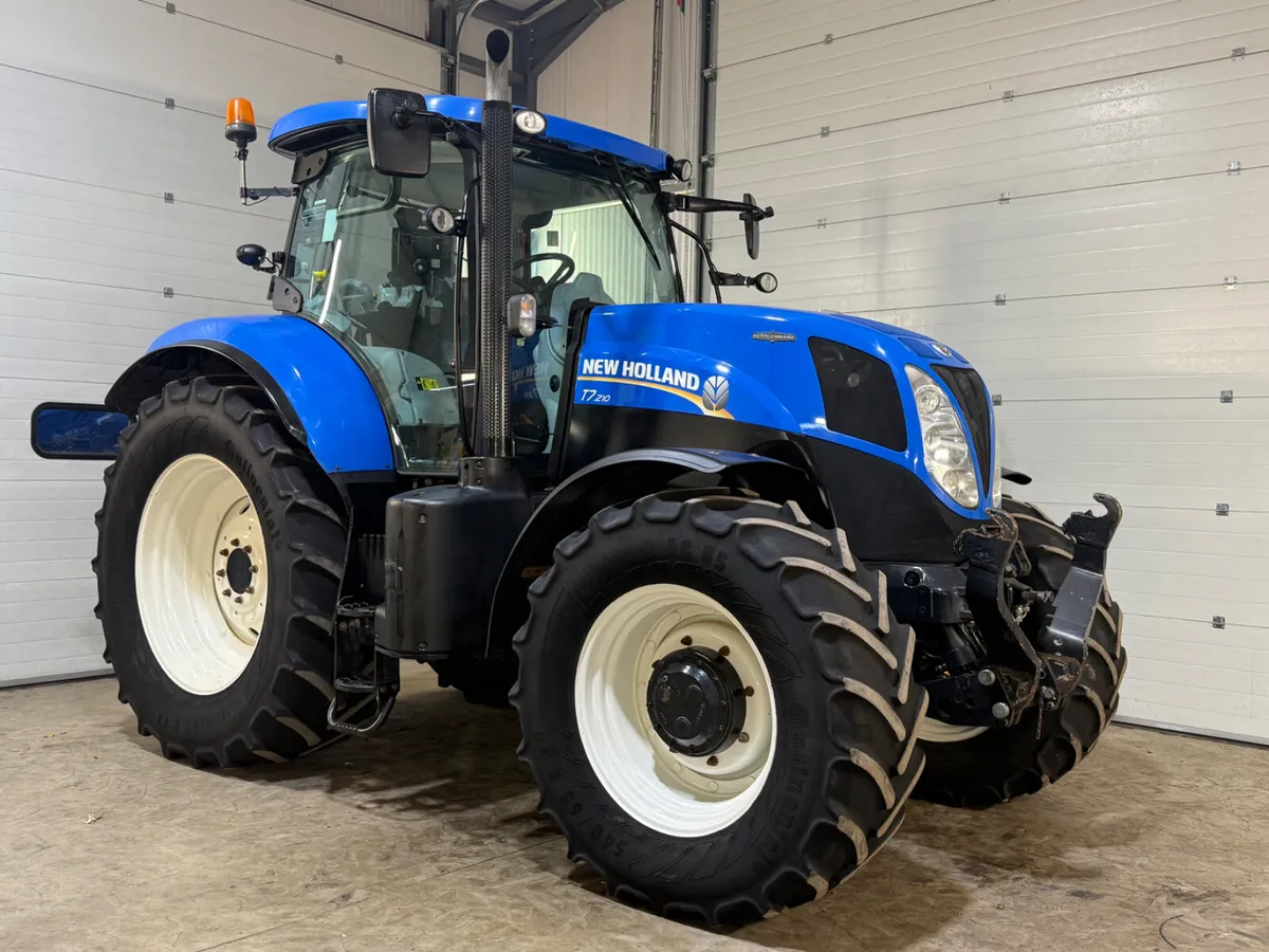 NewHolland T7.210 AutoCommand ***Excellent!*** - Image 4