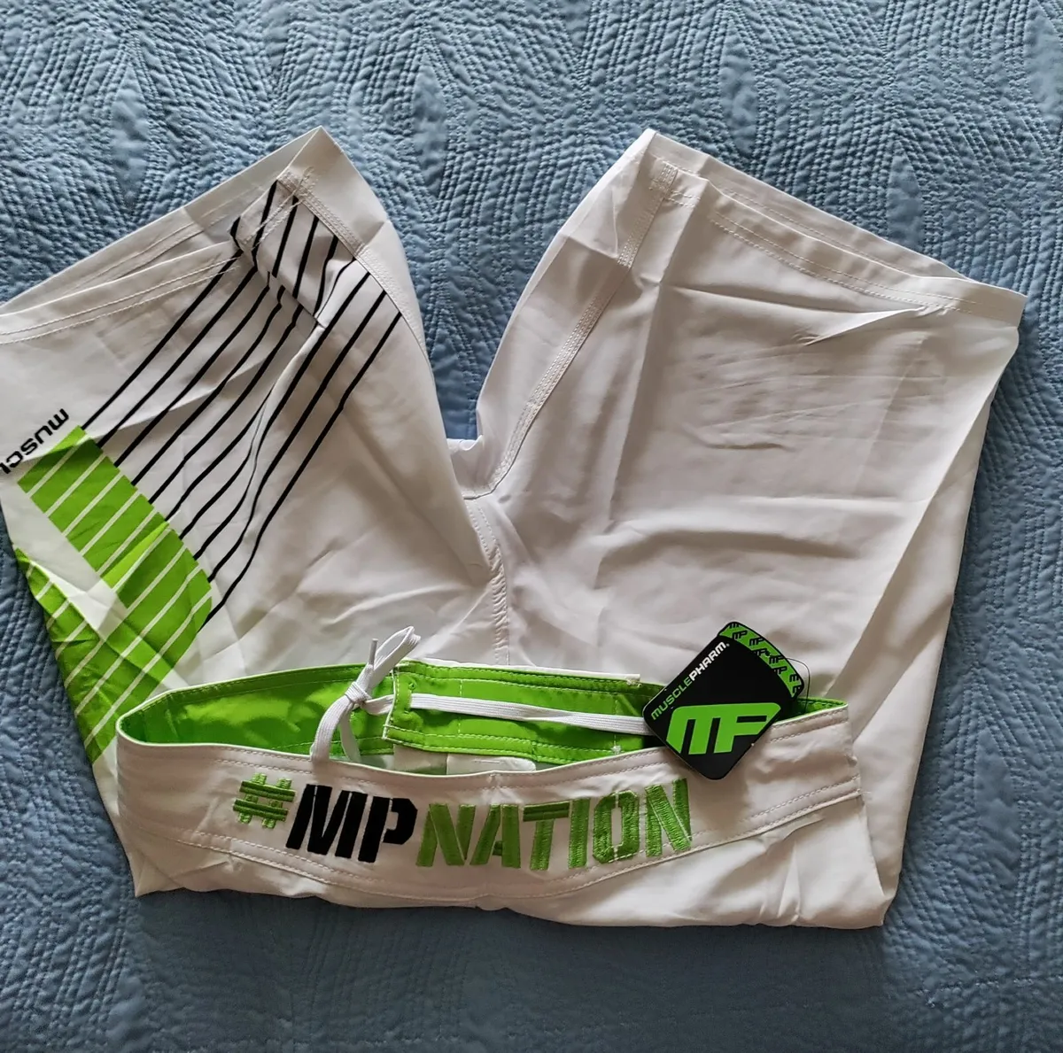 MusclePharm Gym shorts L New - Image 1