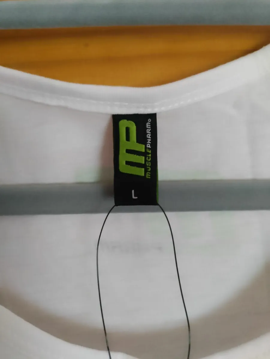 MusclePharm Gym vest top L New - Image 2