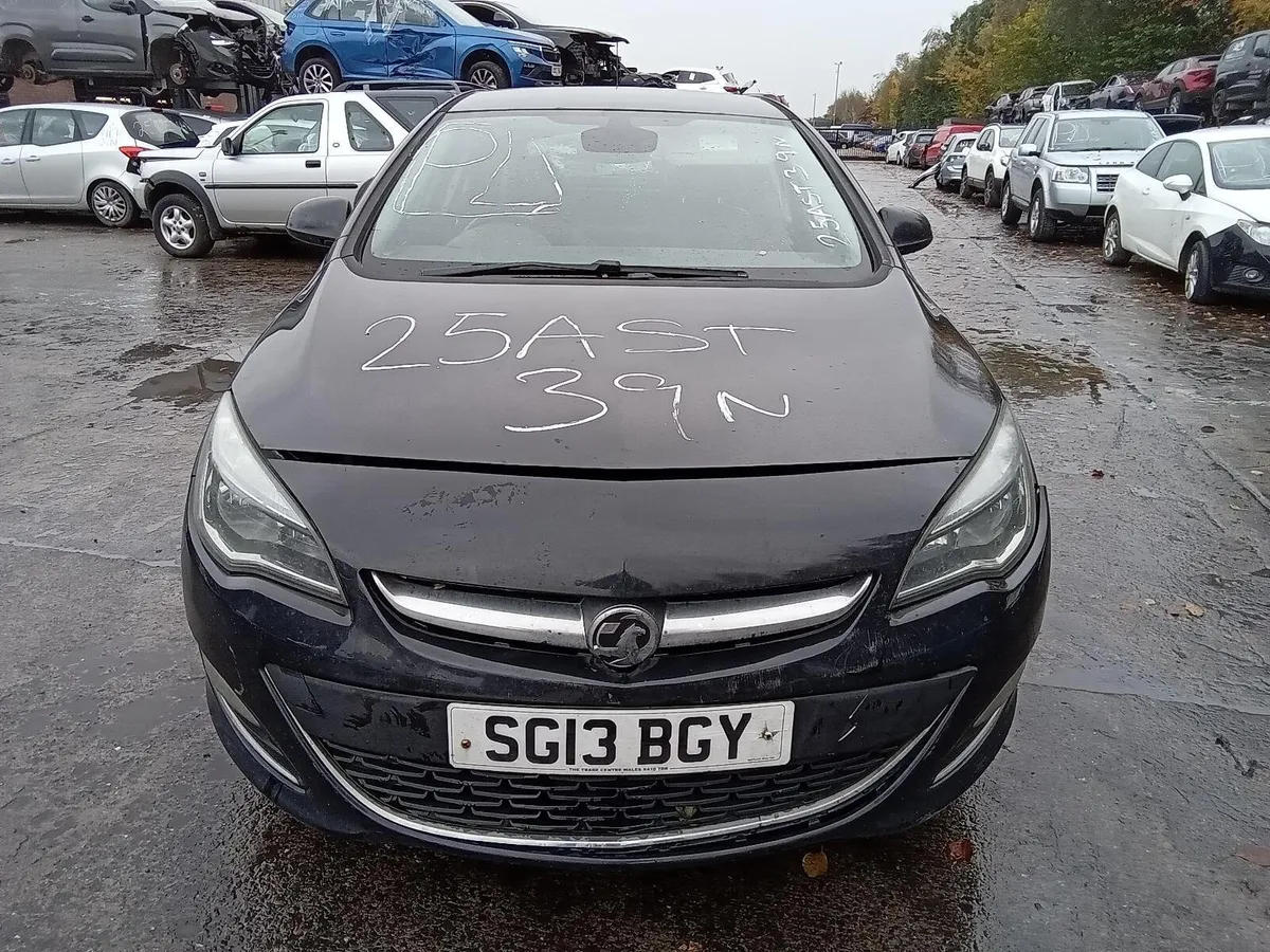 2013 VAUXHALL ASTRA BREAKING FOR PARTS - Image 2