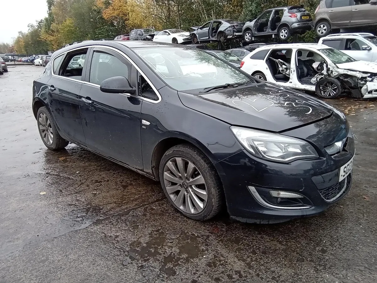 2013 VAUXHALL ASTRA BREAKING FOR PARTS - Image 4